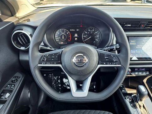 Used 2021 Nissan Kicks SV image 24