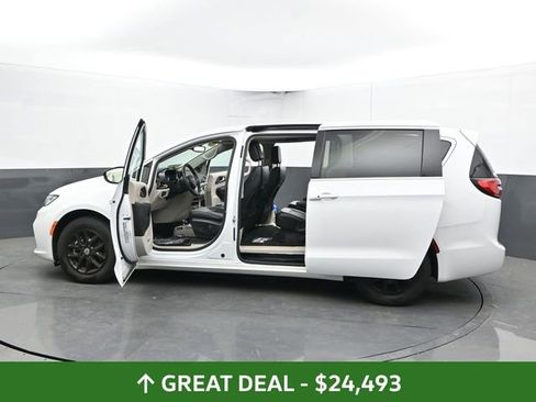 Used 2024 Chrysler Pacifica Touring-L FWD image 56