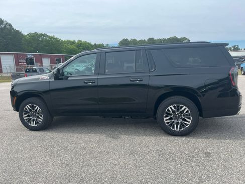 New 2026 Chevrolet Suburban Z71 image 3