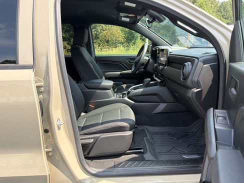 Used 2024 Chevrolet Colorado W/T w/ WT Convenience Package II RWD image 32