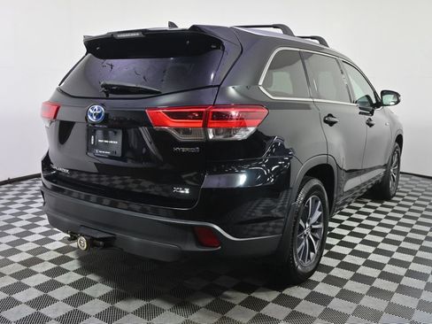 Used 2017 Toyota Highlander XLE AWD/4WD image 6