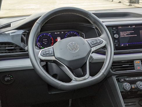 Used 2024 Volkswagen Taos SEL image 14