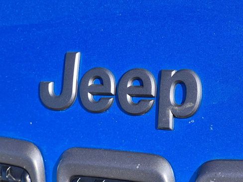 Used 2019 Jeep Cherokee Trailhawk AWD/4WD image 13