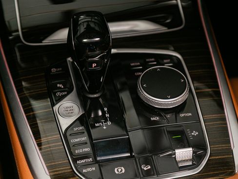 Used 2020 BMW X7 xDrive40i w/ Premium Package image 16