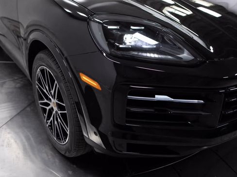 Certified 2025 Porsche Cayenne Coupe image 12