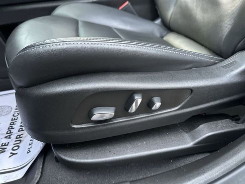 Used 2023 Cadillac XT6 Sport w/ Technology Package image 12