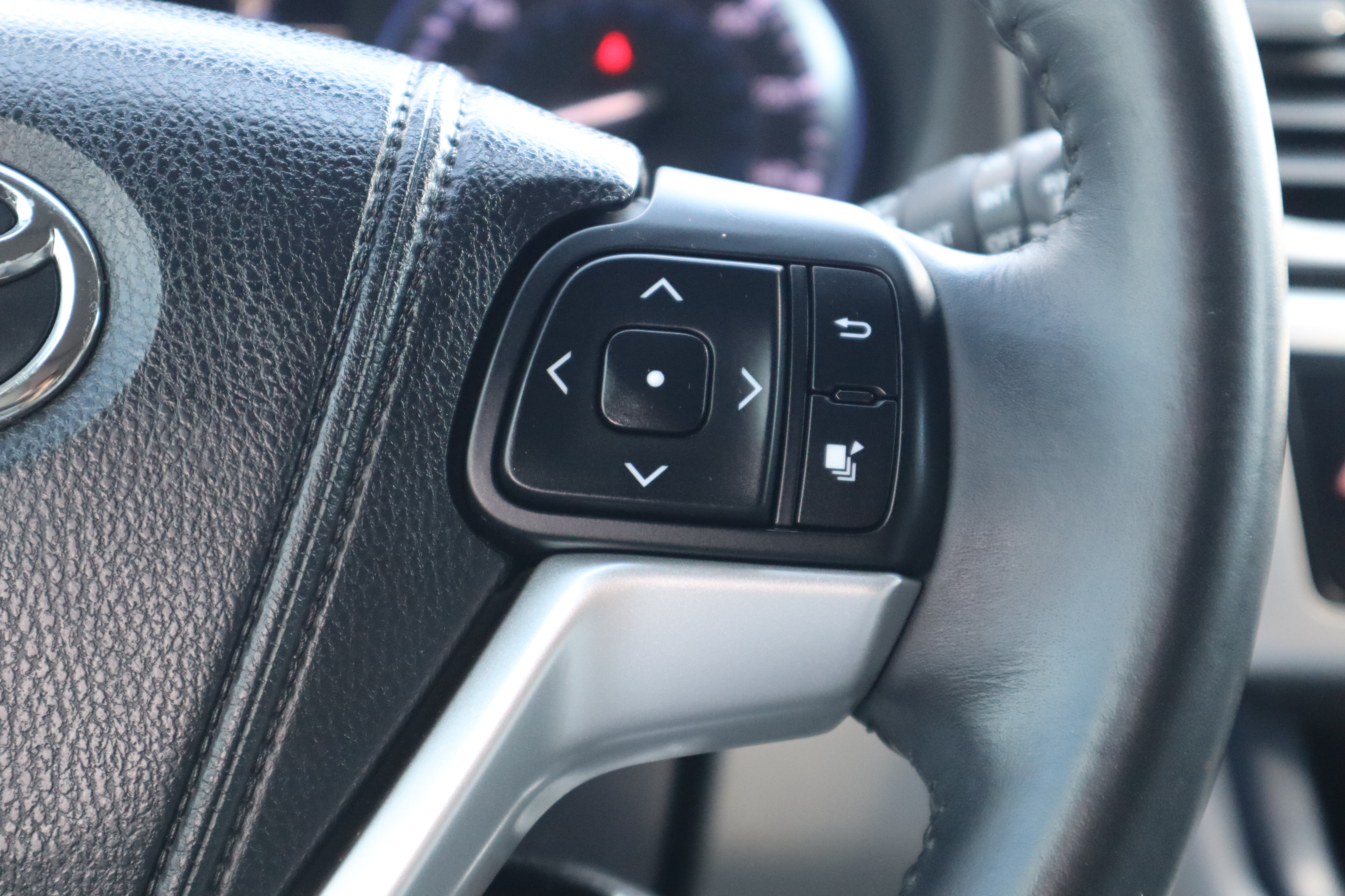 Used 2015 Toyota Highlander XLE FWD image 17