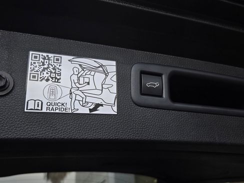 Used 2023 Toyota Highlander Platinum image 28