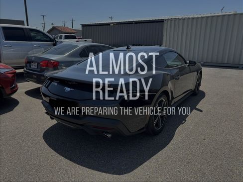 Used 2025 Ford Mustang Coupe RWD image 4
