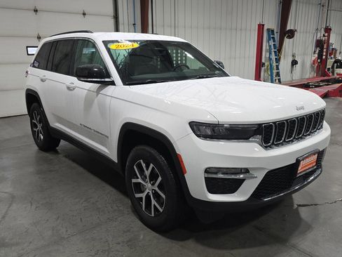 Used 2024 Jeep Grand Cherokee Limited image 7