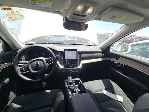 Used 2025 Volvo XC90 B6 Plus AWD/4WD image 3