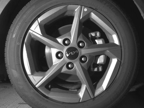 Used 2025 Kia K4 LXS image 13