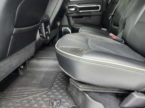 Used 2024 RAM 2500 Laramie w/ Night Edition image 33