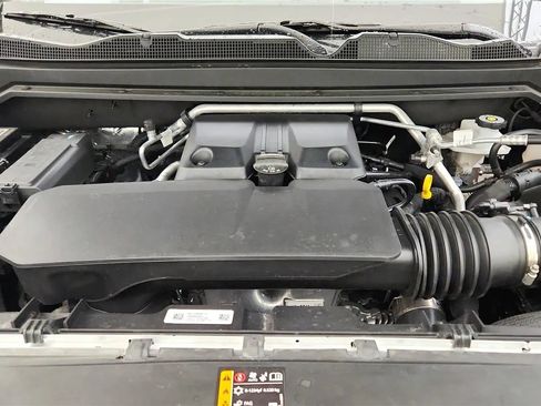 Used 2025 Chevrolet Colorado LT AWD/4WD image 21
