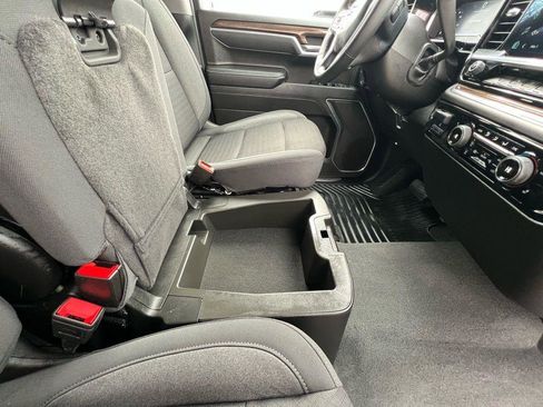 Used 2025 Chevrolet Silverado 1500 LT image 30