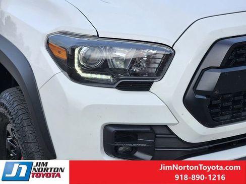 Used 2017 Toyota Tacoma TRD Pro image 10