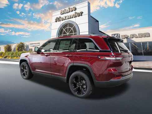 New 2026 Jeep Grand Cherokee Limited w/ Limited Altitude Package image 9