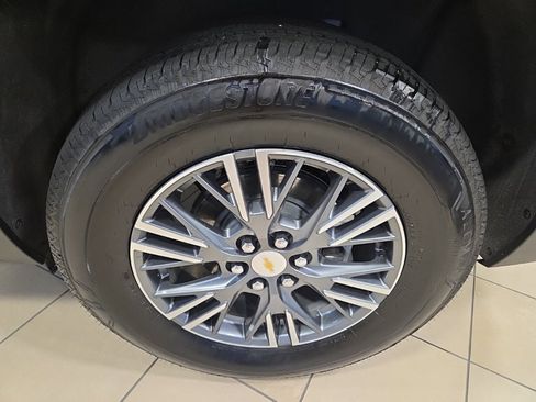 Used 2025 Chevrolet Traverse LT image 10