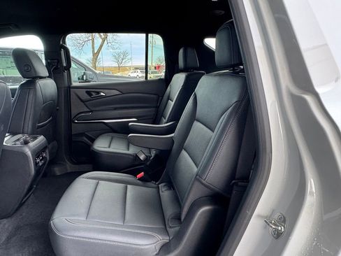 Used 2025 Chevrolet Traverse LT image 26