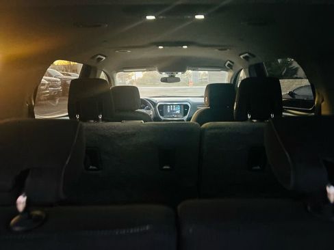 Used 2017 GMC Acadia SLE image 20