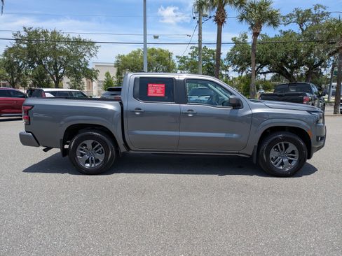 Certified 2025 Nissan Frontier SV w/ SV Convenience Package RWD image 3