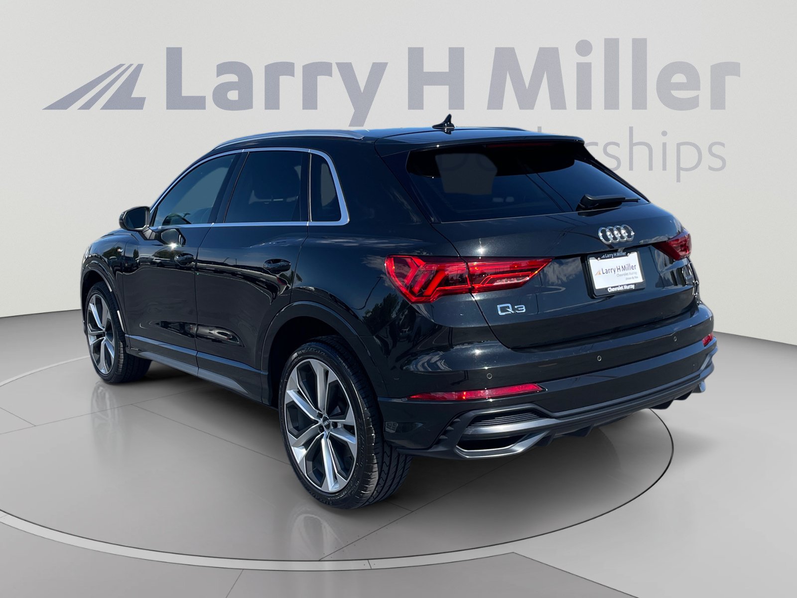 Used 2019 Audi Q3 2.0T Premium Plus w/ Premium Plus Package AWD/4WD image 3