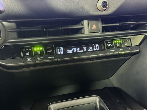 Used 2025 Toyota Crown AWD/4WD image 14