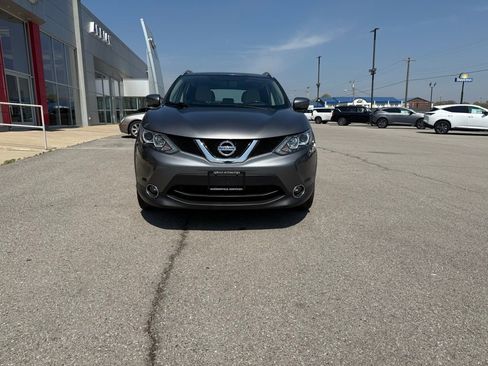 Used 2017 Nissan Rogue Sport SL image 2
