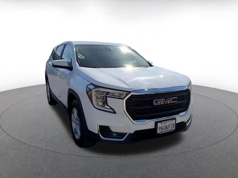 Used 2024 GMC Terrain SLE FWD image 3