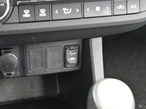 Used 2014 Toyota Corolla LE image 23