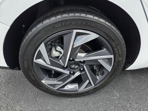 Used 2025 Hyundai Elantra Sport FWD image 41