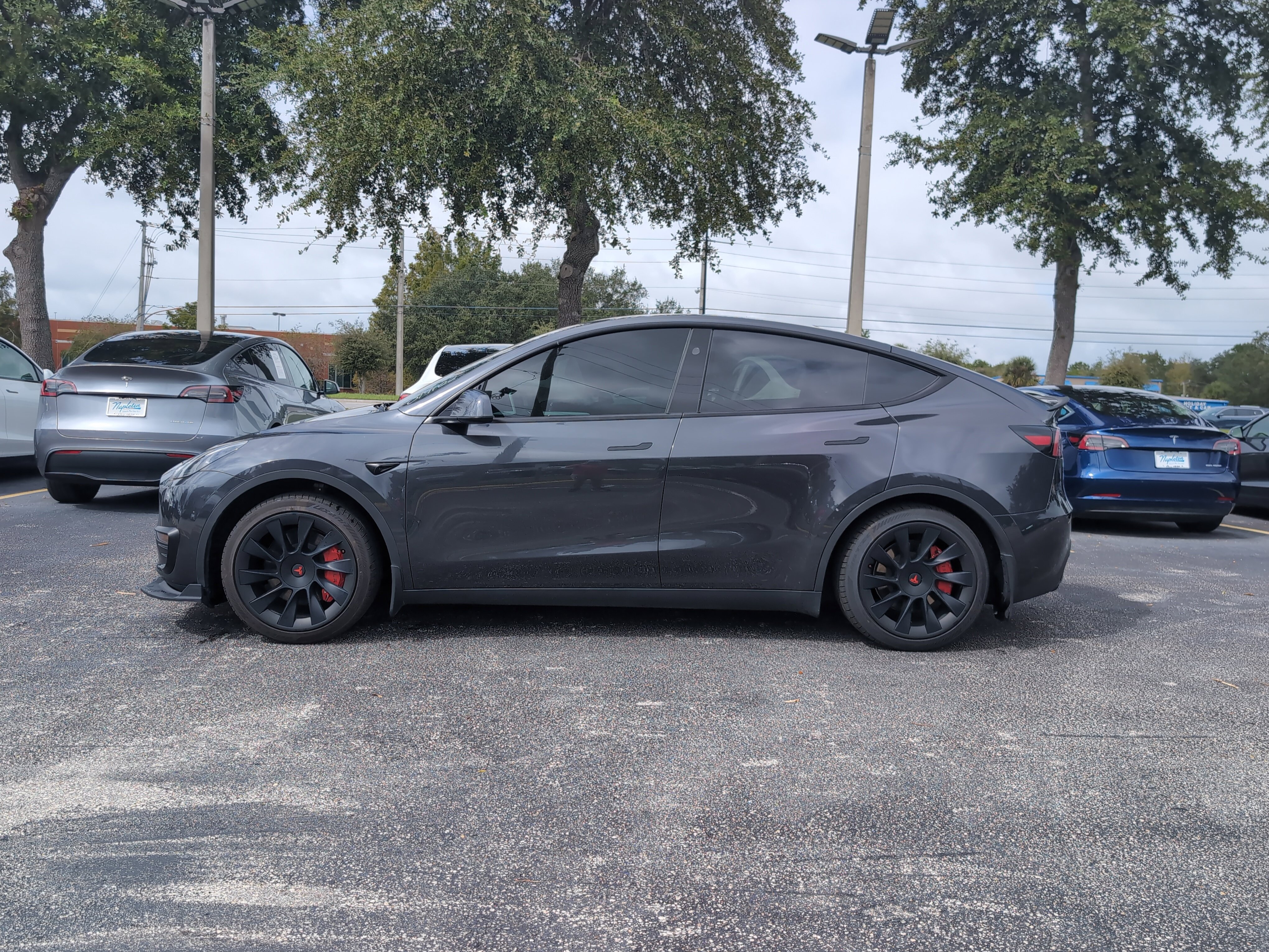 Used 2024 Tesla Model Y Long Range RWD image 3