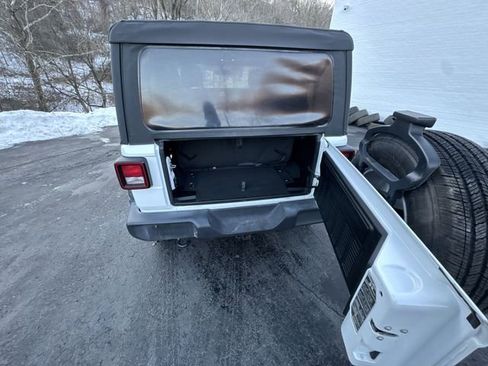 Used 2020 Jeep Wrangler Sport image 24