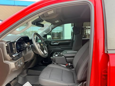 Used 2025 Chevrolet Silverado 1500 LT AWD/4WD image 11