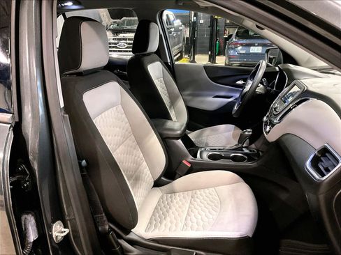 Used 2019 Chevrolet Equinox LS image 11