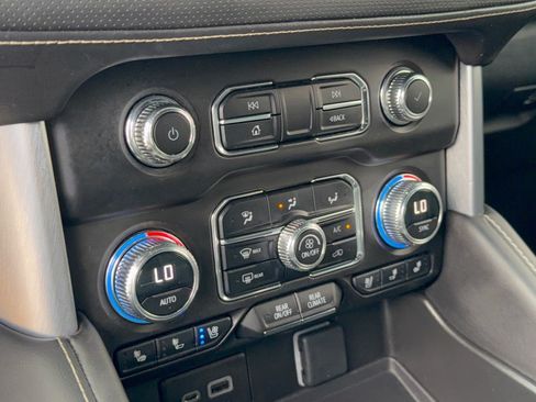 Certified 2023 GMC Yukon XL SLT AWD/4WD image 22