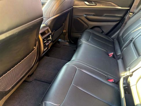 Used 2023 Jeep Grand Cherokee Limited w/ Black Appearance Package image 8