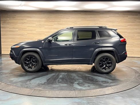 Used 2016 Jeep Cherokee Trailhawk w/ Cold Weather Group image 16
