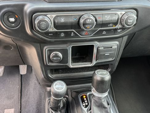 Used 2023 Jeep Wrangler Unlimited Sport AWD/4WD image 25