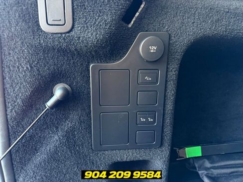 Used 2018 Land Rover Discovery HSE AWD/4WD image 29