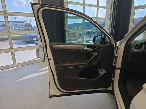 Used 2024 Volkswagen Tiguan SE image 13