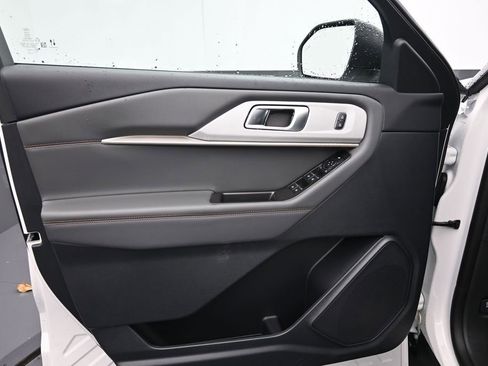 New 2026 Ford Explorer Active AWD/4WD image 3