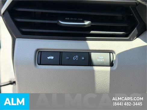 Used 2025 Nissan Altima 2.5 SV FWD image 36