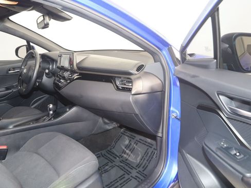 Used 2018 Toyota C-HR XLE FWD image 39