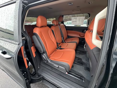 New 2026 Kia Carnival EX image 14