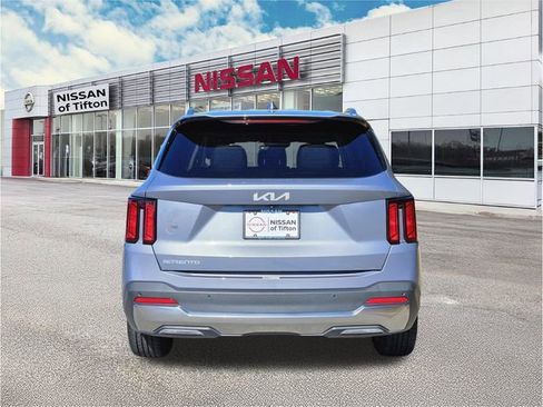 Used 2024 Kia Sorento S image 5