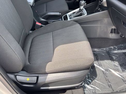 Used 2025 Hyundai Venue SE FWD image 33