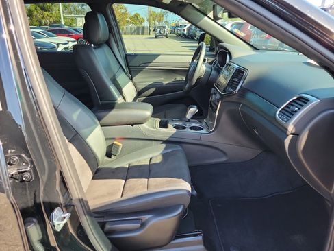 Used 2022 Jeep Grand Cherokee Laredo X image 7