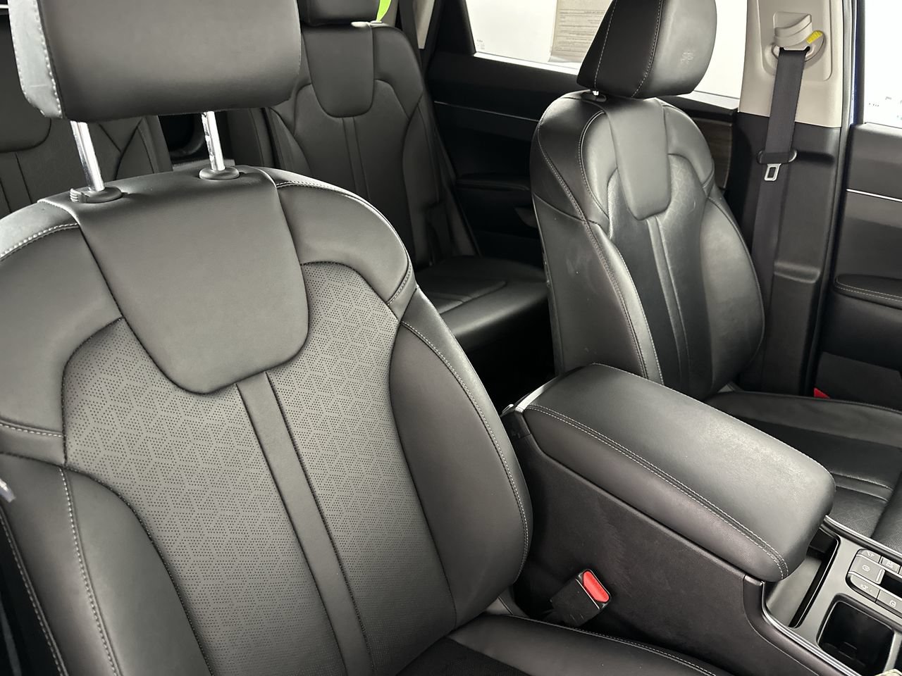 Used 2023 Kia Sorento EX w/ Panoramic Sunroof Package FWD image 16