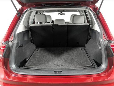 Used 2018 Volkswagen Tiguan SE w/ Panoramic Sunroof Package AWD/4WD image 19